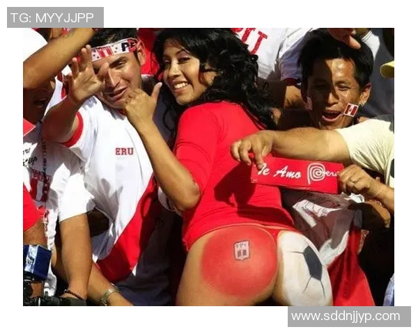 足球场上女球迷聚焦球星瞬间激情洋溢的时刻 足球场上女球迷聚焦球星瞬间激情洋溢的时刻